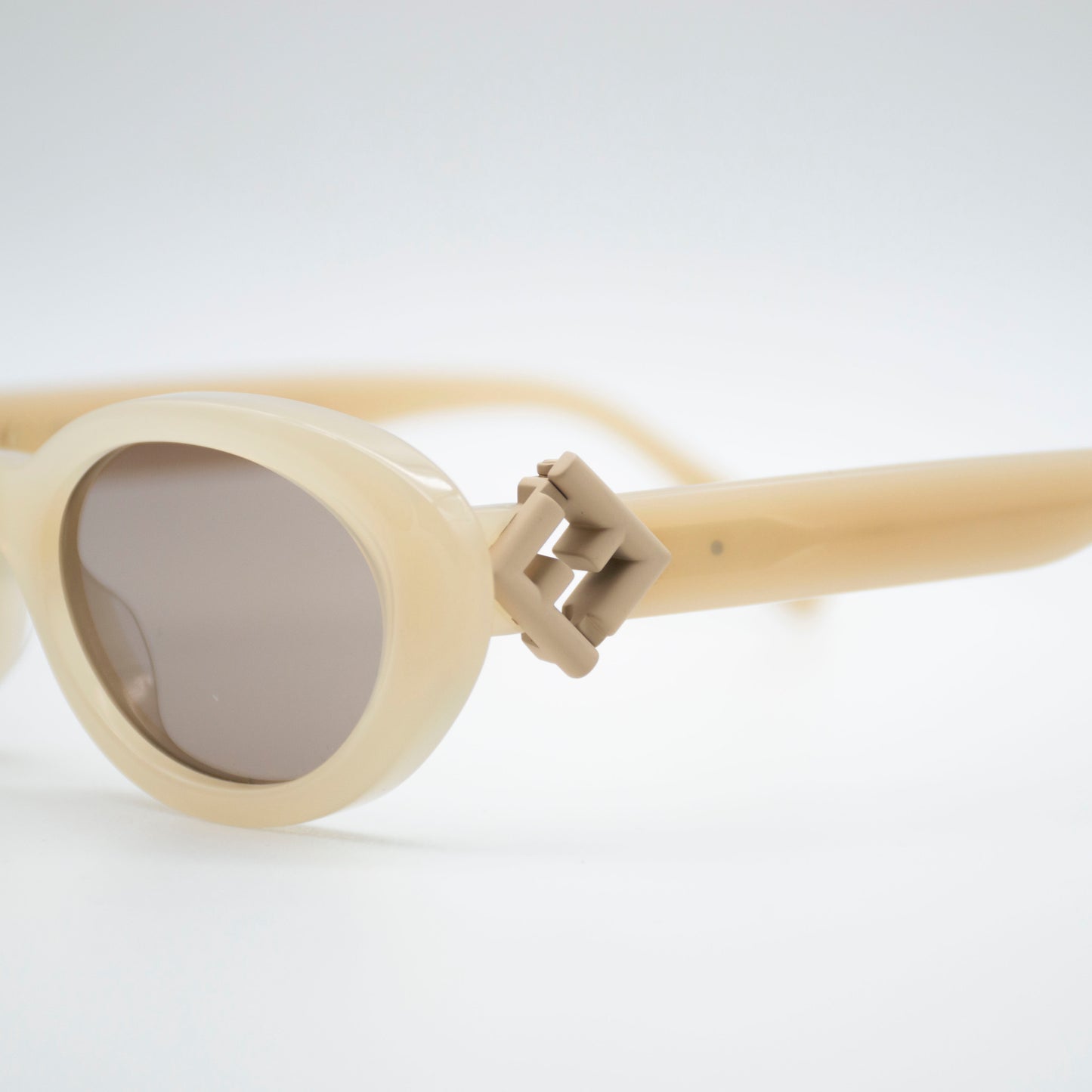 Fendi FE40140U
