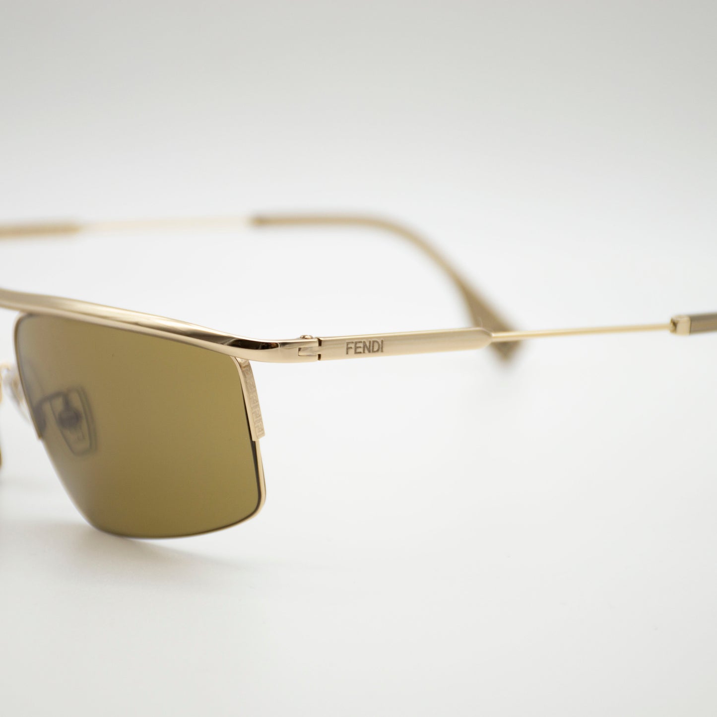 Fendi FE40141U