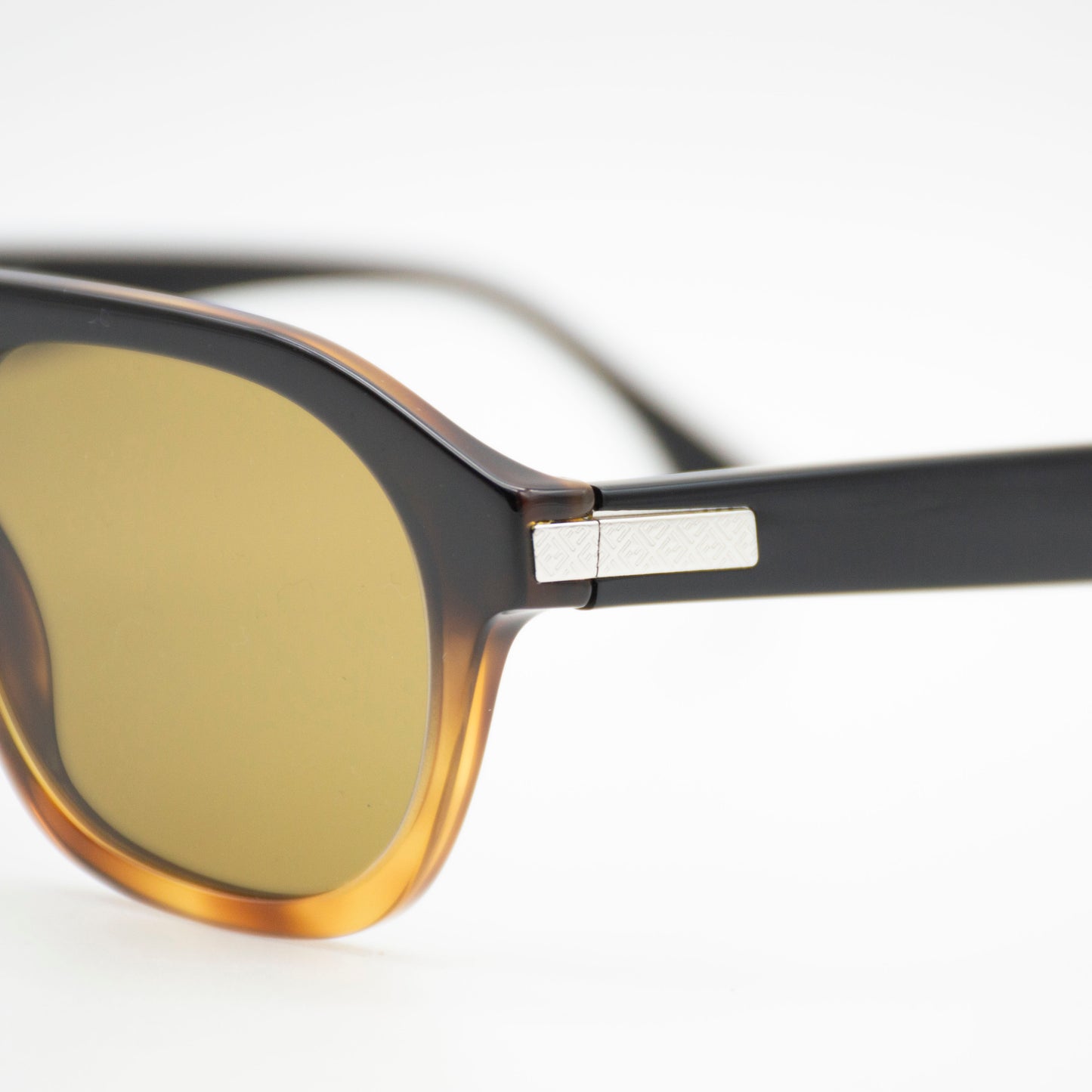 Fendi FE40143I