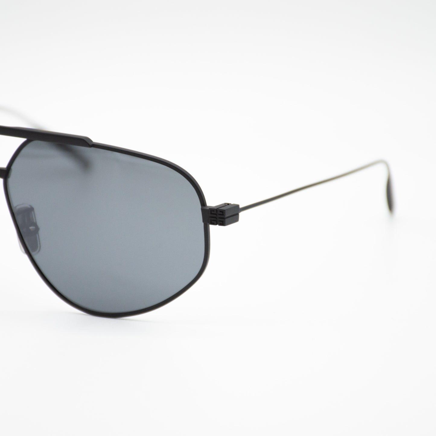 Givenchy GV40058U
