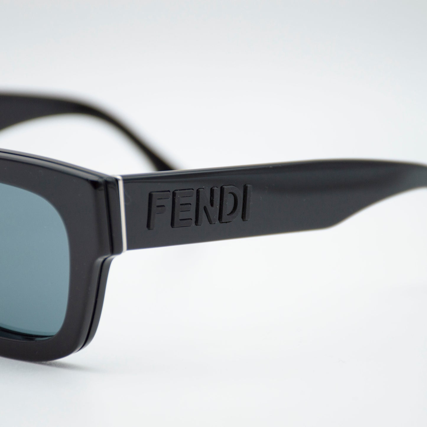 Fendi FE40119I