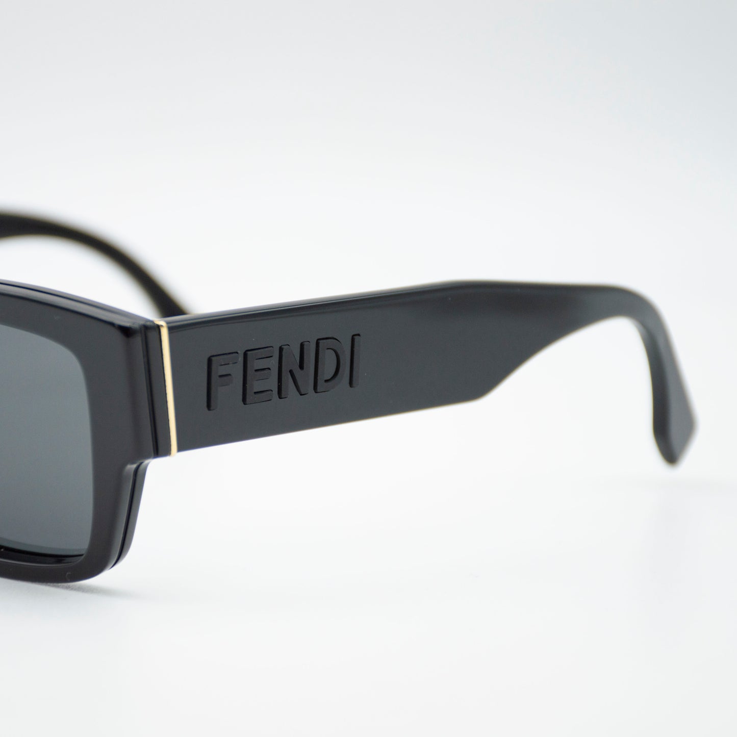 Fendi FE40118I