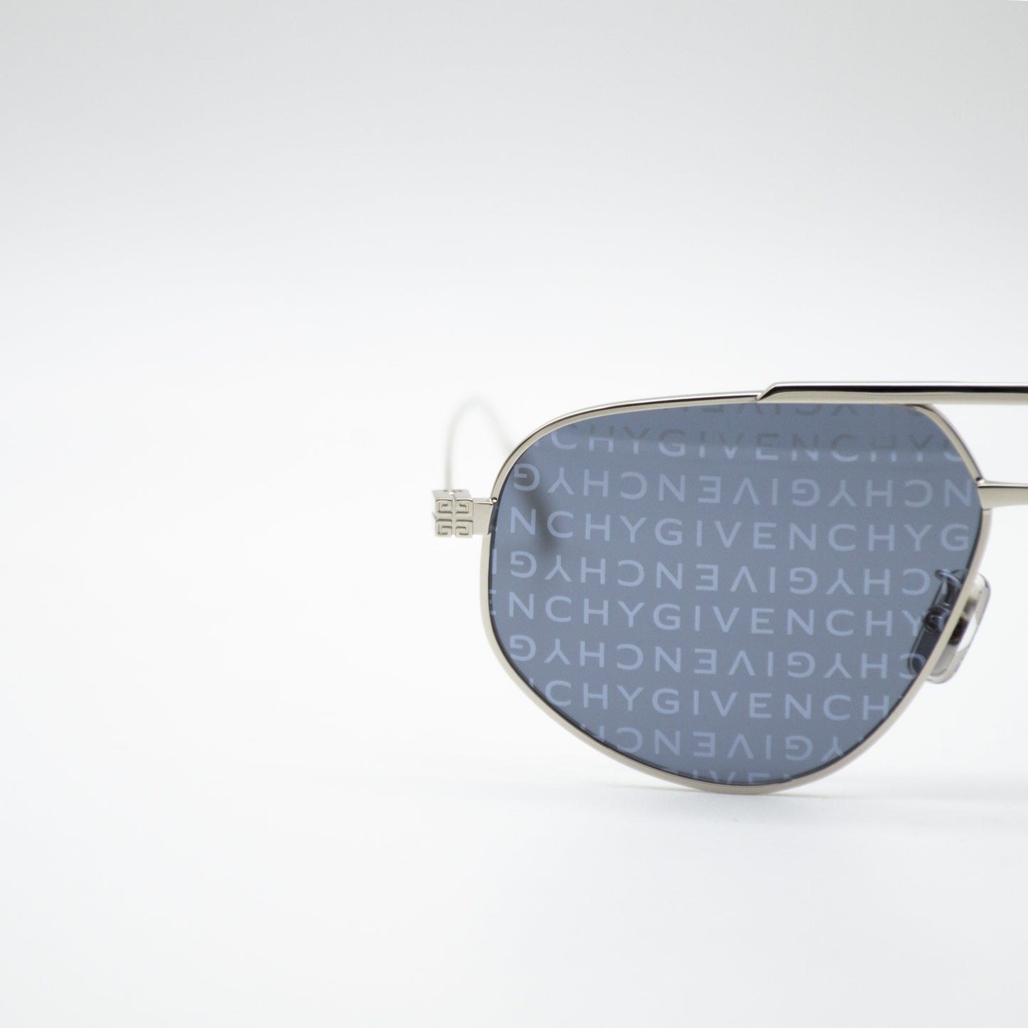 Givenchy GV40058U