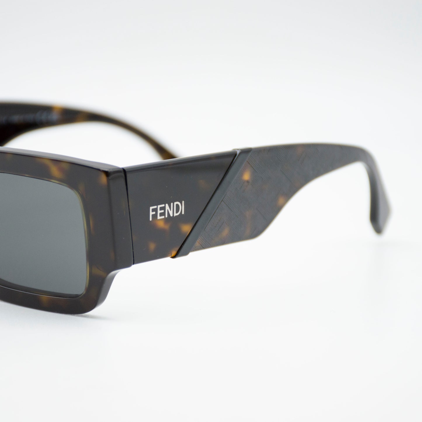 Fendi FE40131I
