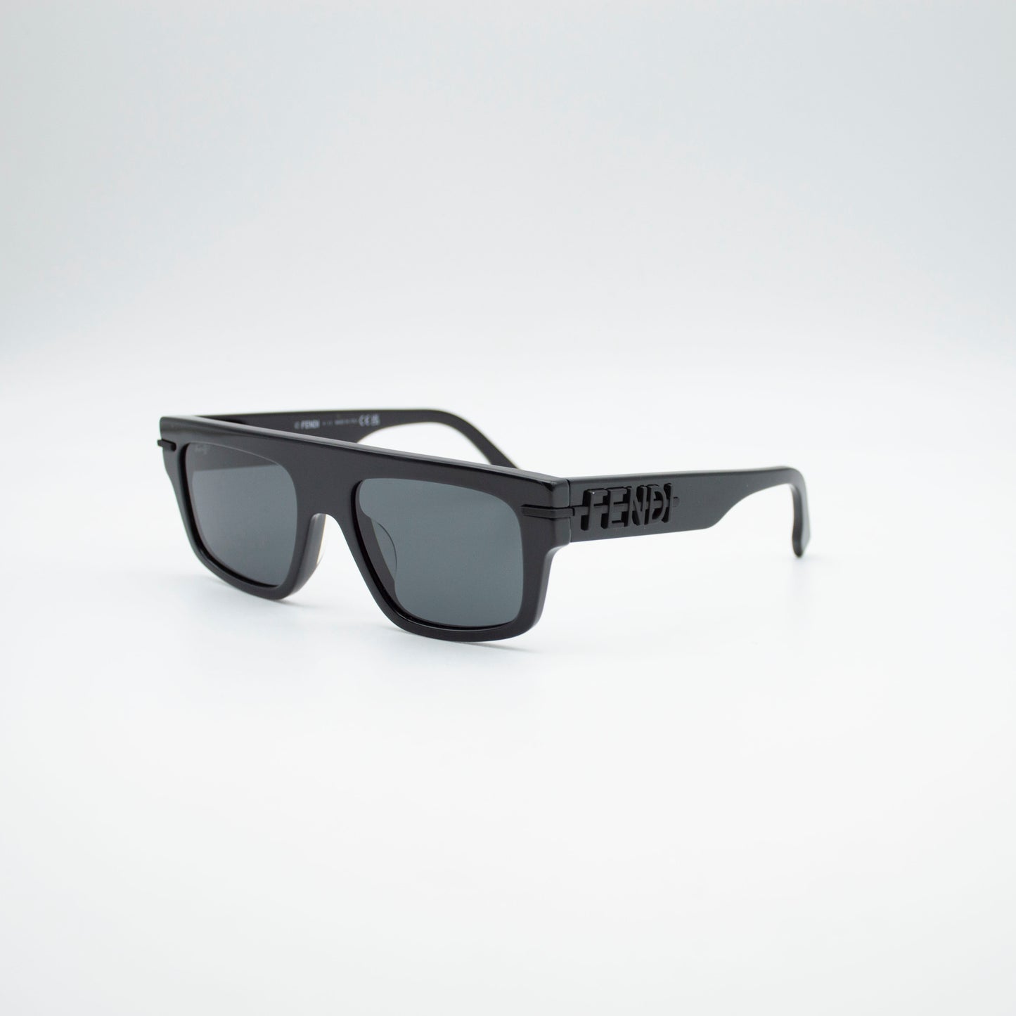 Fendi FE40091U