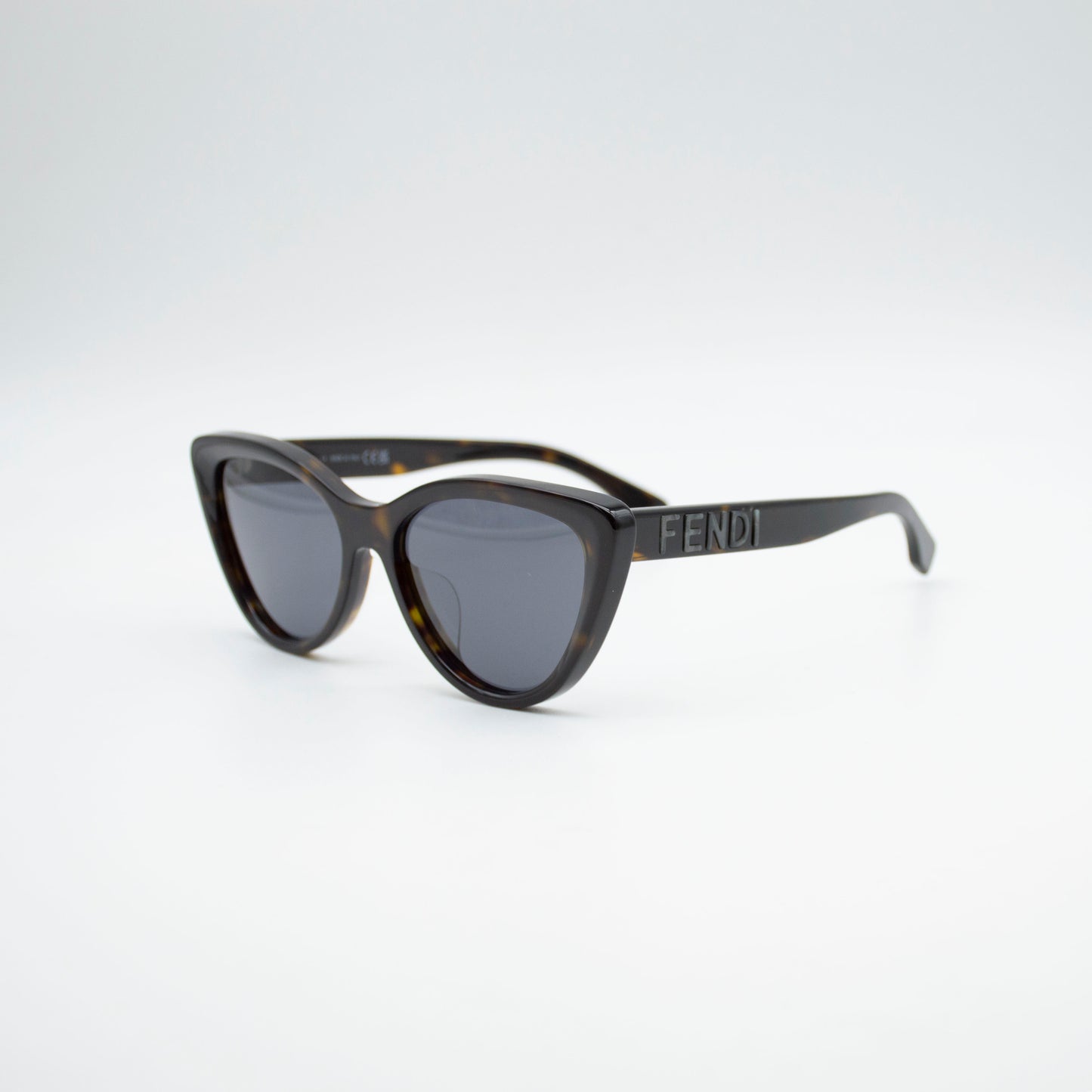 Fendi FE40087U