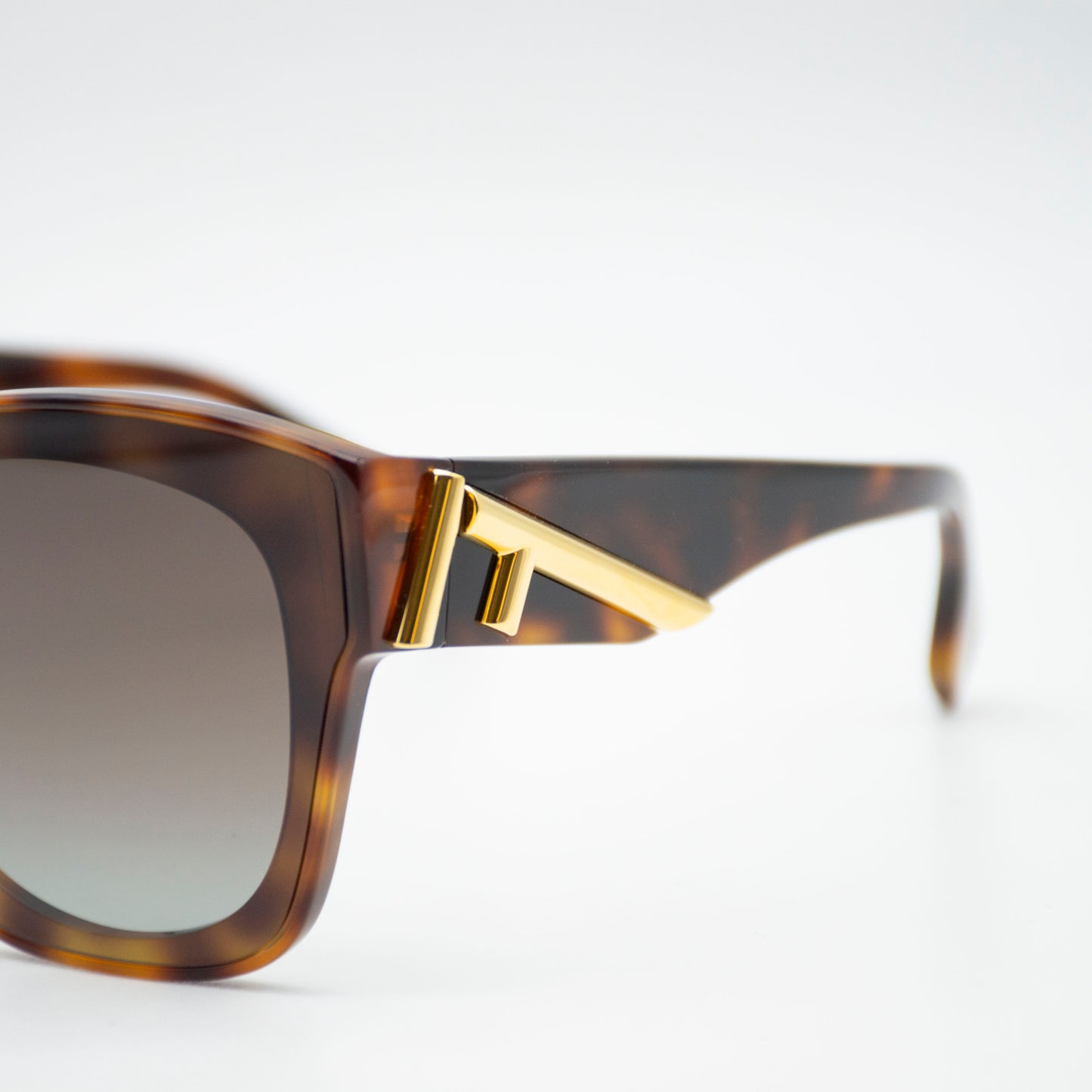 Fendi FE40098I