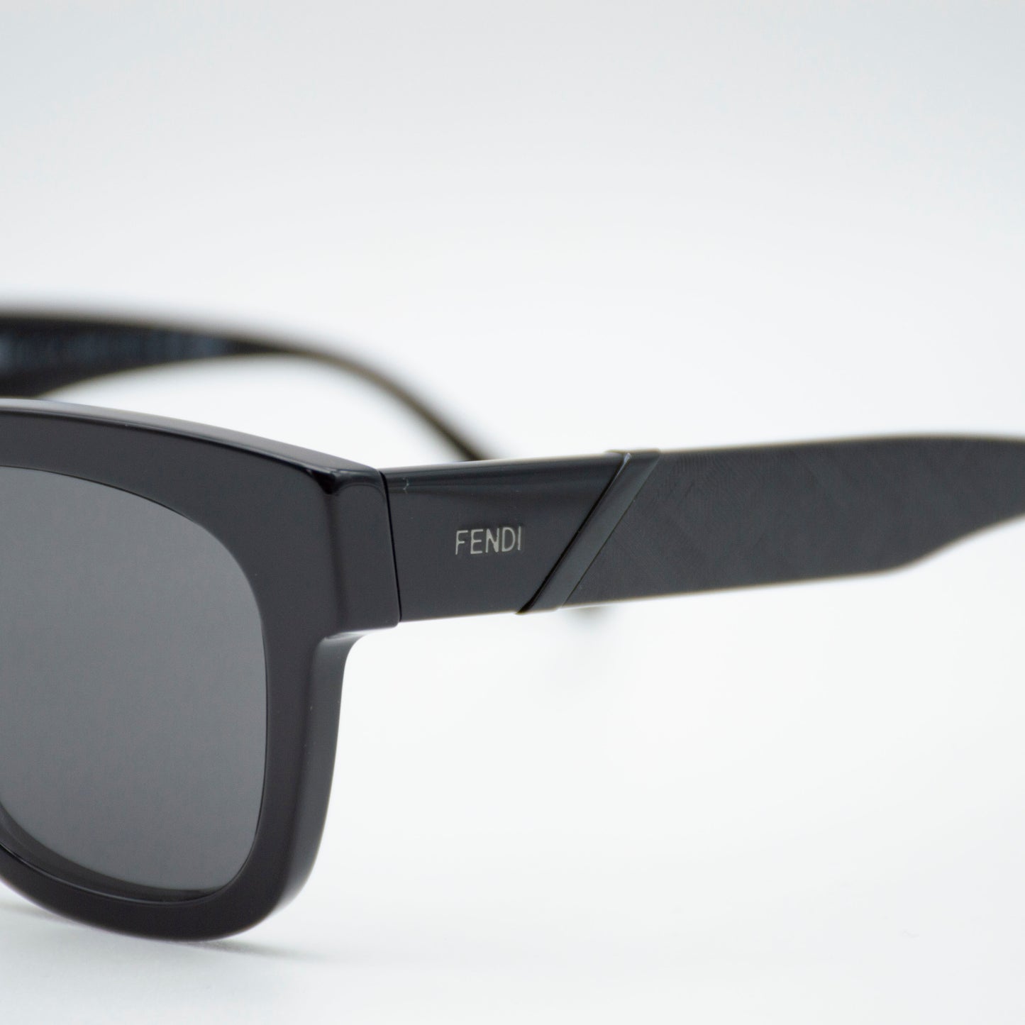 Fendi FE40132I