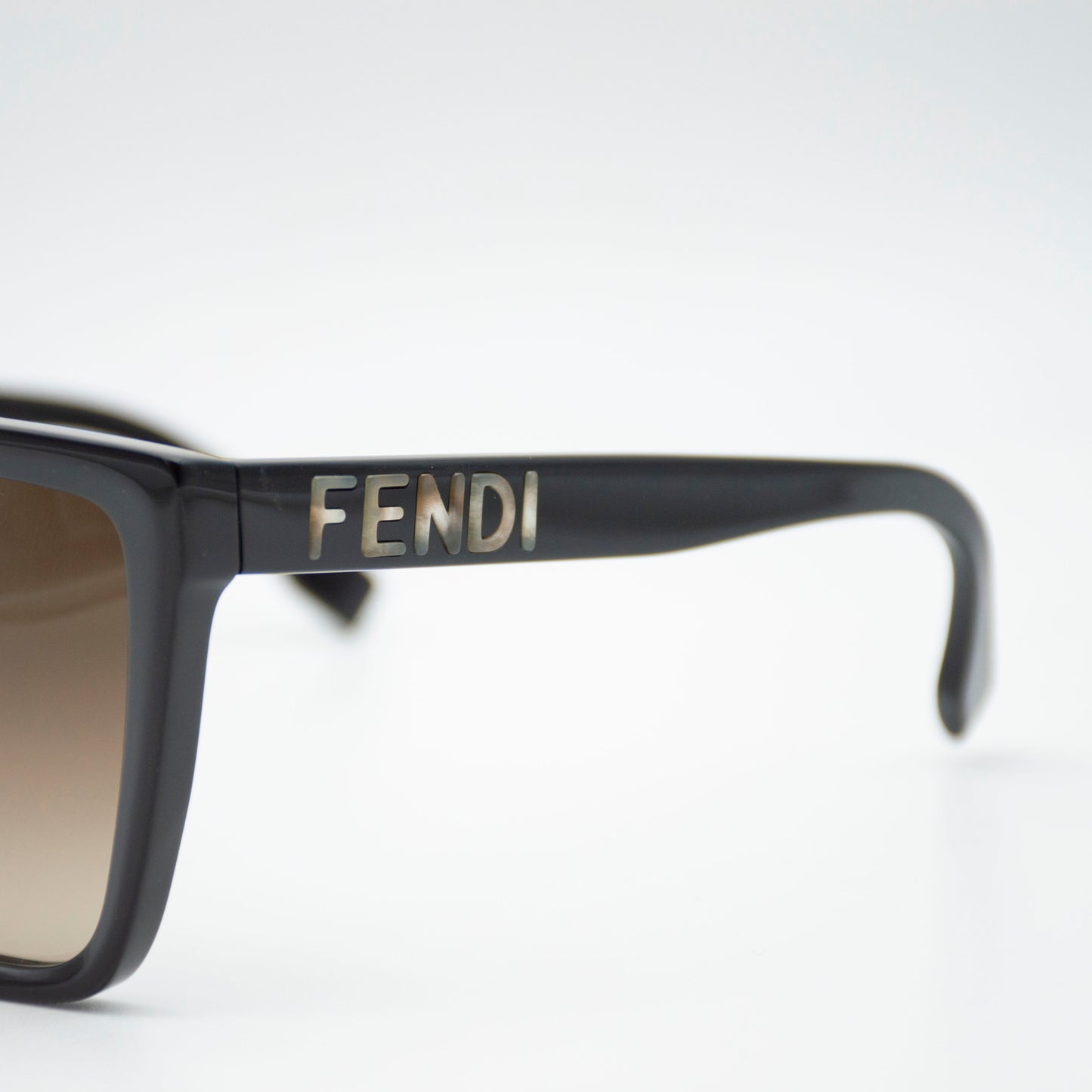 Fendi FE40086I