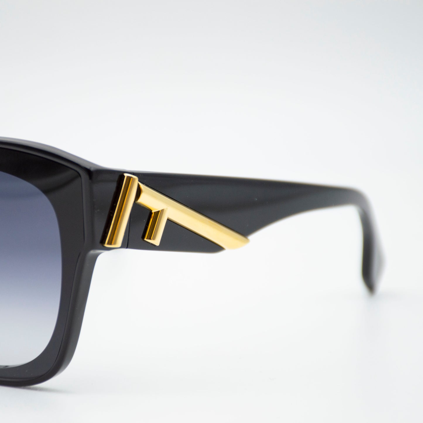 Fendi FE40098I