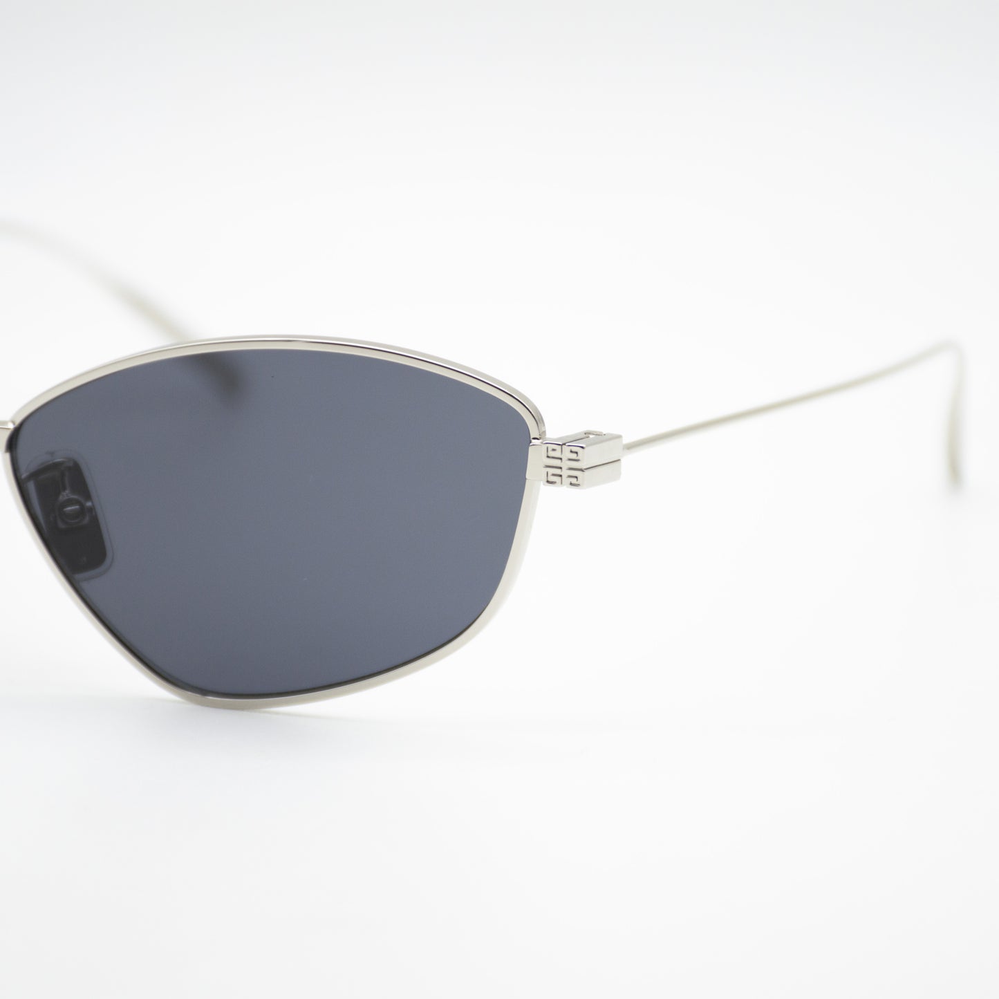 Givenchy GV40059U
