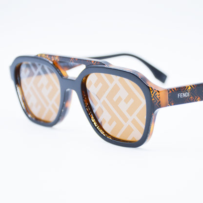 Fendi FE40076U